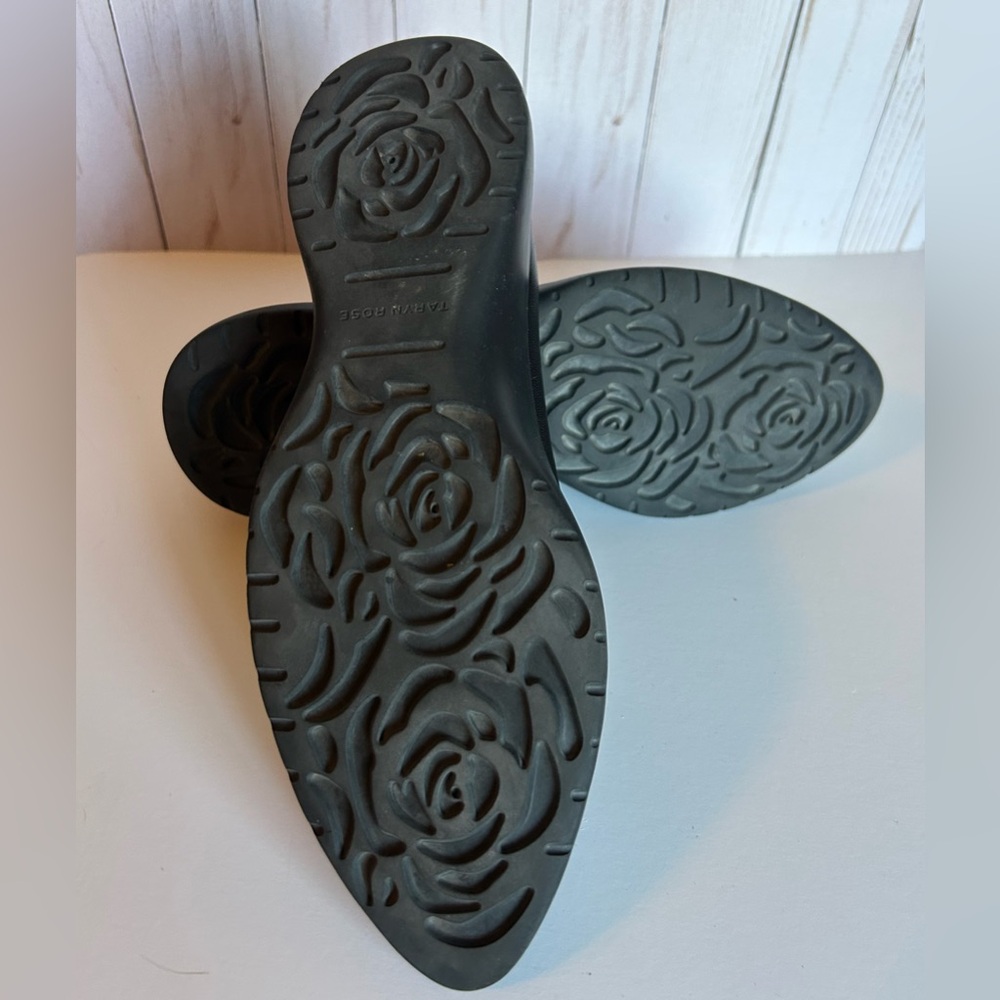 Taryn Rose Black Leather Cross-Over Strap Flats. Classy, Stylish. - Picture 6 of 11